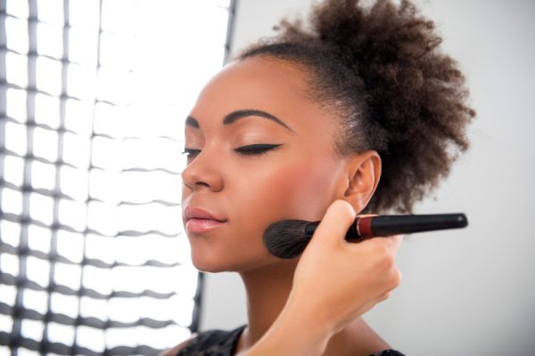 Makeup artist - www.connectnigeria.com