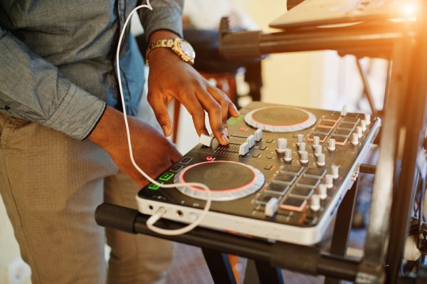 How To DJ a Party in Nigeria - www.connectnigeria.com