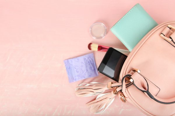 10 Things You Are Sure To Find In A Lady’s Handbag - www.connectnigeria.com