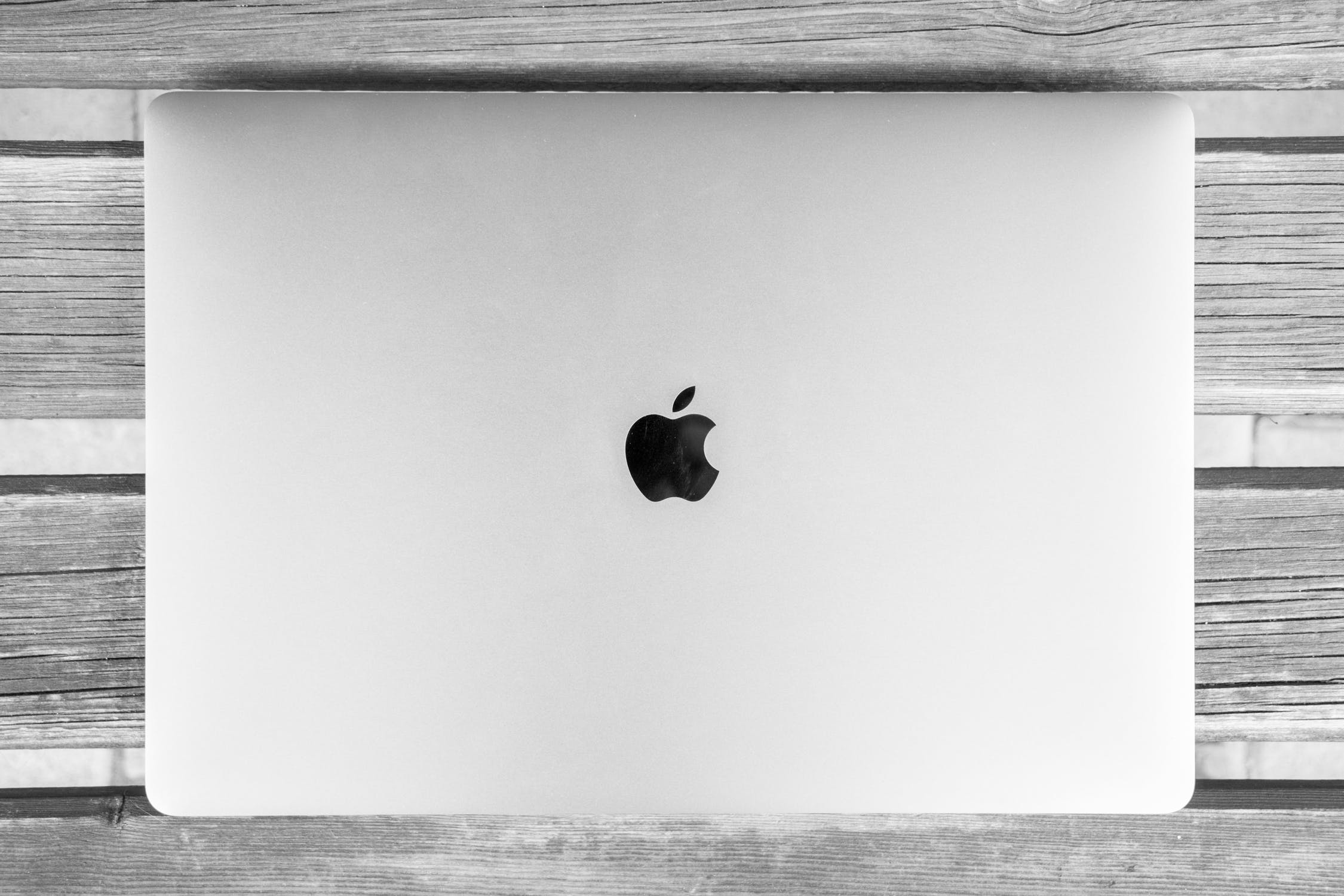 do-you-know-why-the-apple-logo-has-a-bite-out-of-it