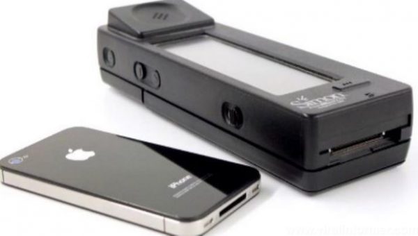 The-first-smartphone-IBM-Simon-Phone-released-1992-1